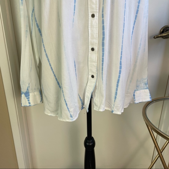 a.n.a Women's  Watercolor Blouse Plus Size 1X Top V Neck Long Sleeve Button Up - Picture 3 of 10